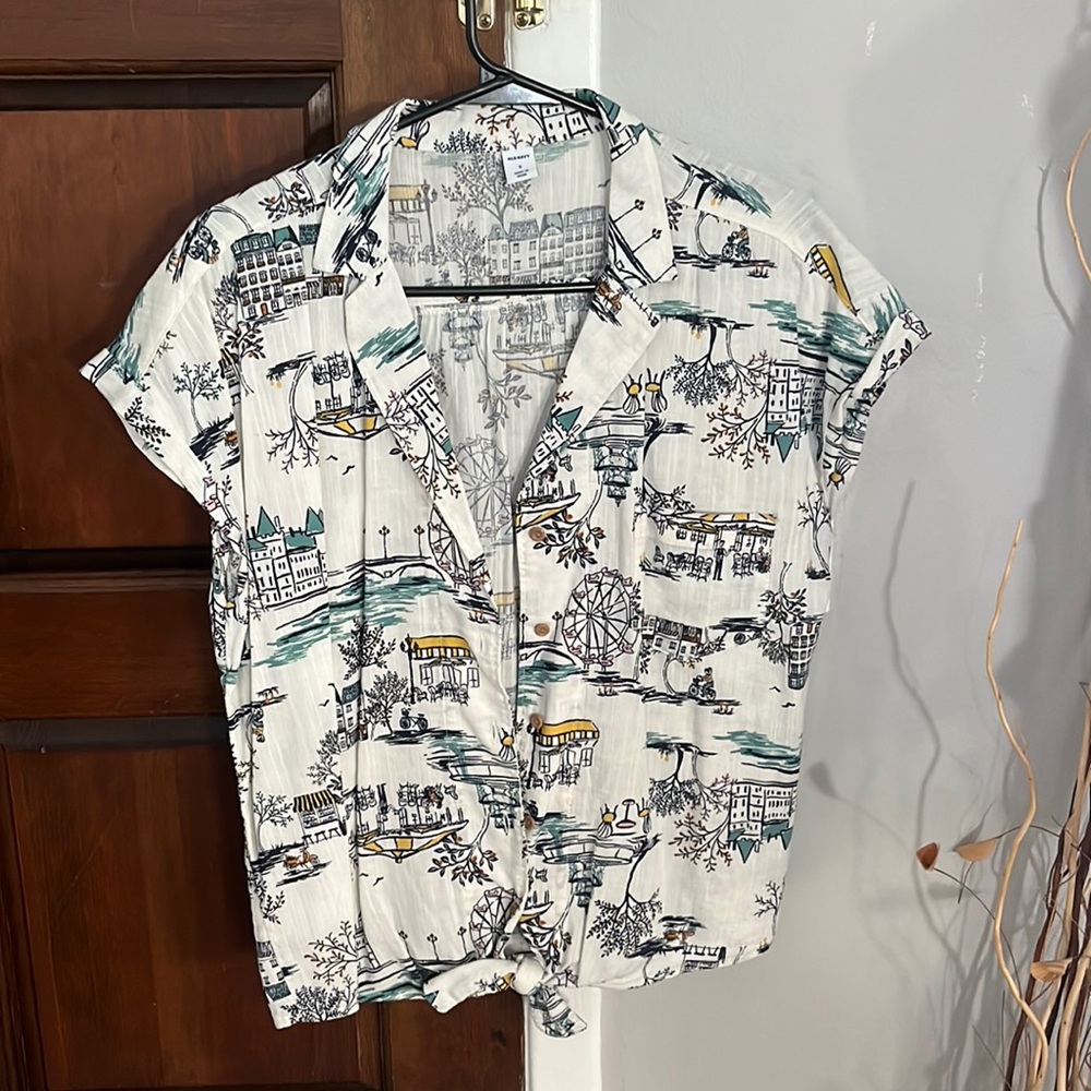 Old Navy small print tie blouse with buttons